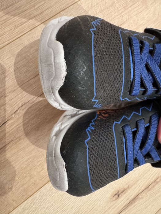 Adidasi Skechers masura 27