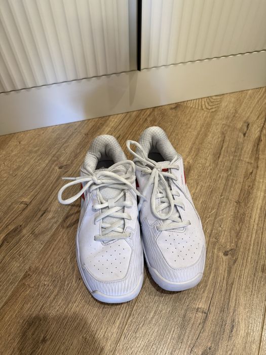 Теннисные кроссовки