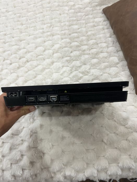 Play Station 4 slim 1 TB