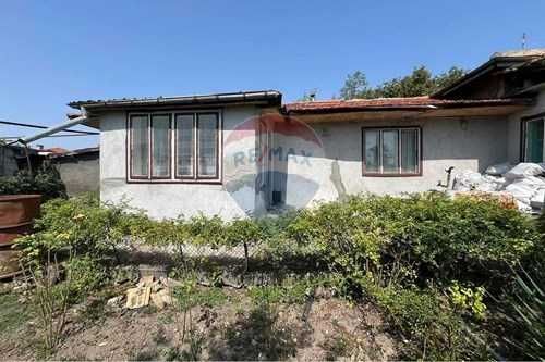 Продава се Къща в Шумен, Мътница - 100 кв.м за 561 €/кв.м - Снимка #2