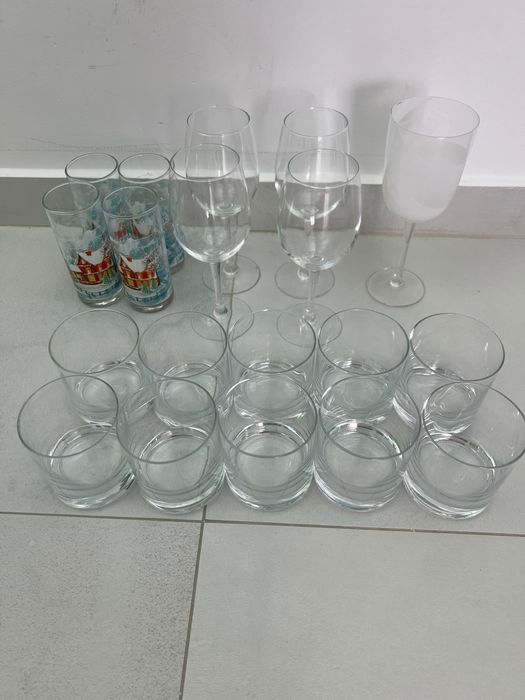 Vand seturi de pahare