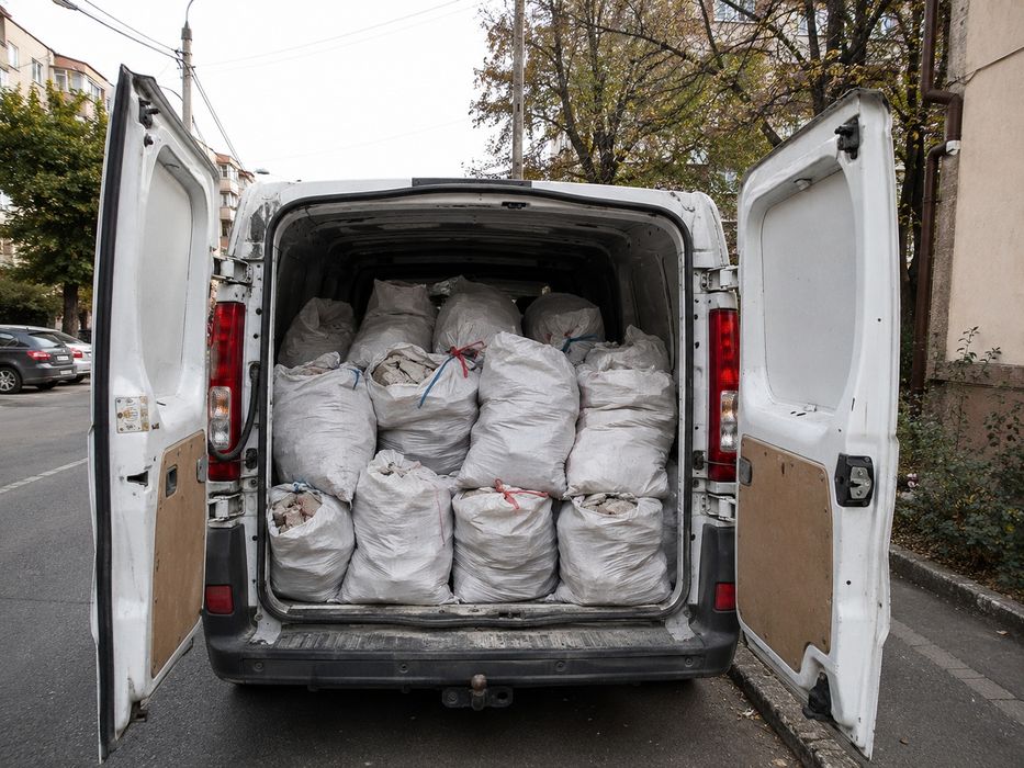 Debarasari moloz mobila deșeuri  rapid si eftin