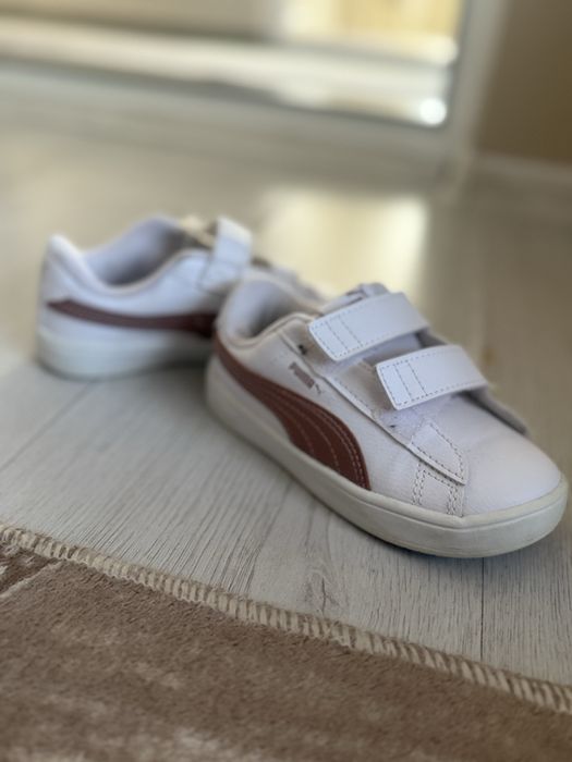 Уникални маратонки от марката Puma, като нови, в бял цвят.