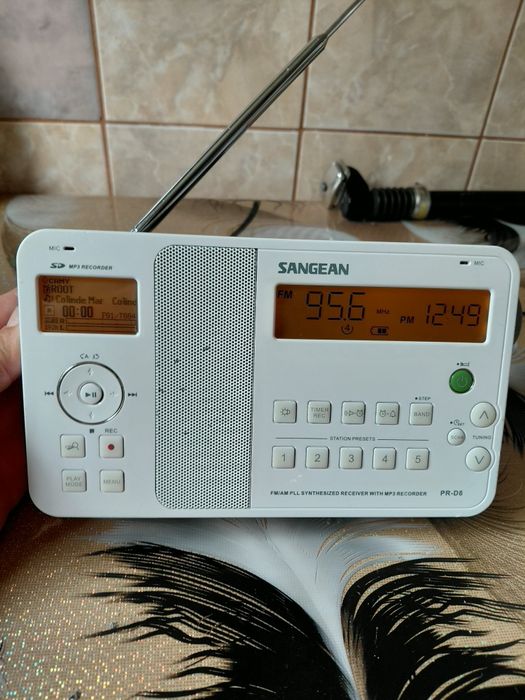 Vind radio portabil și la curent Sangean PR-D8,model foarte rar