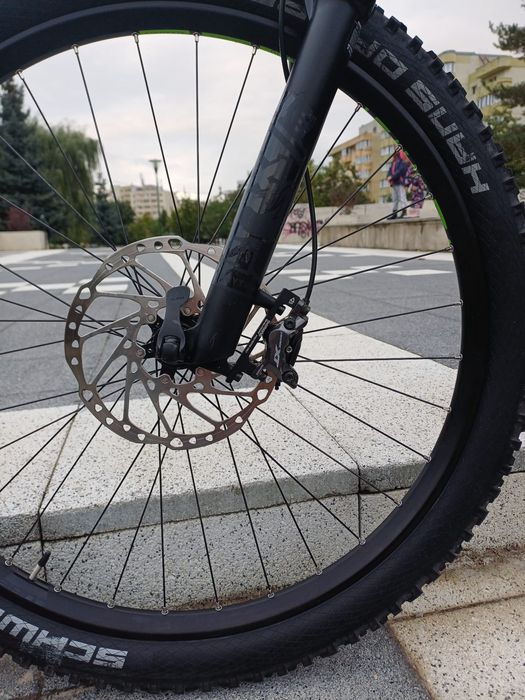 Vând bicicletă electrică full'suspension carbon CUBE