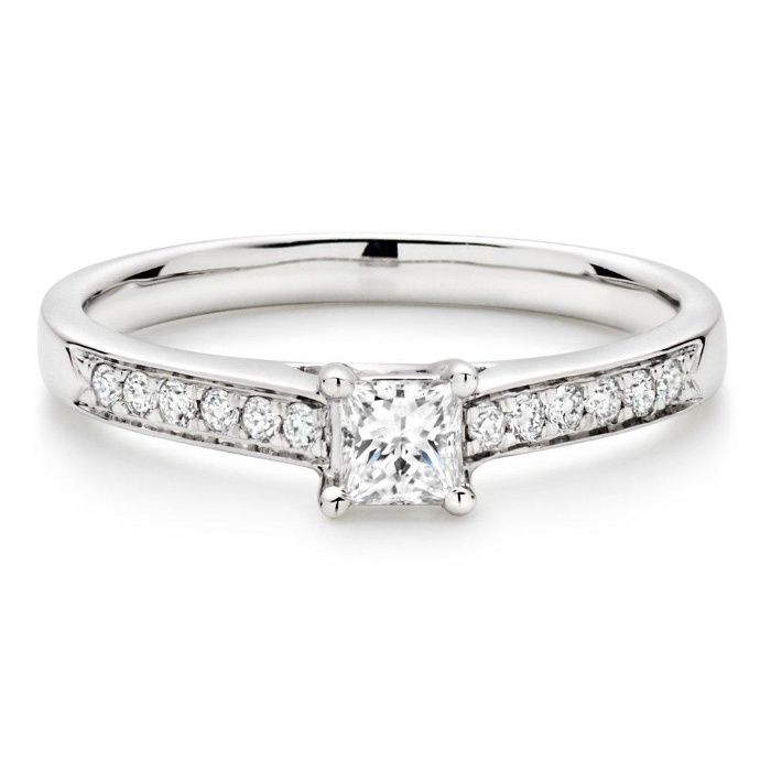 Годежен пръстен: платина с диаманти