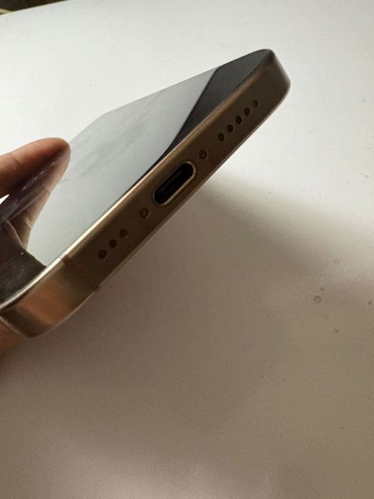 Продам айфон 16 про