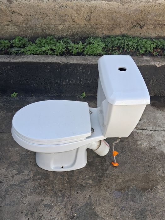 Продам унитаз в р хорошем срстояние
