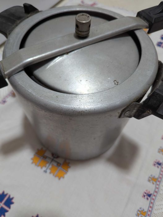 Oală sub presiune aluminiu masiv, vintage, extrem de rezistent