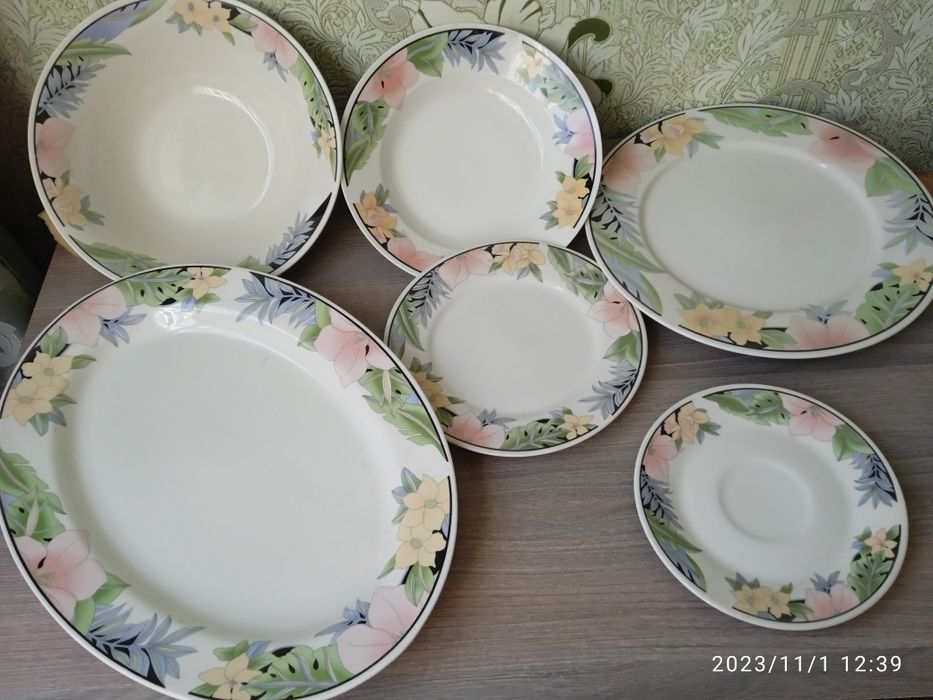 Продаются новый столовый + чайный сервизы, на 8  персон.