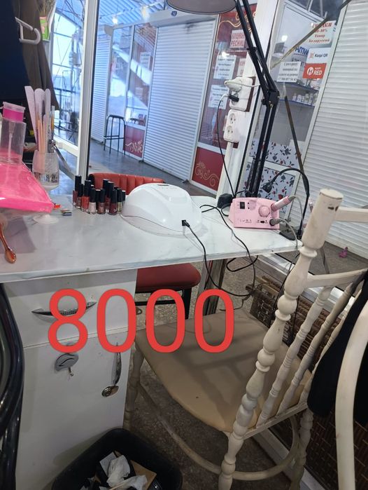 Продам кушетку маникюрный стол