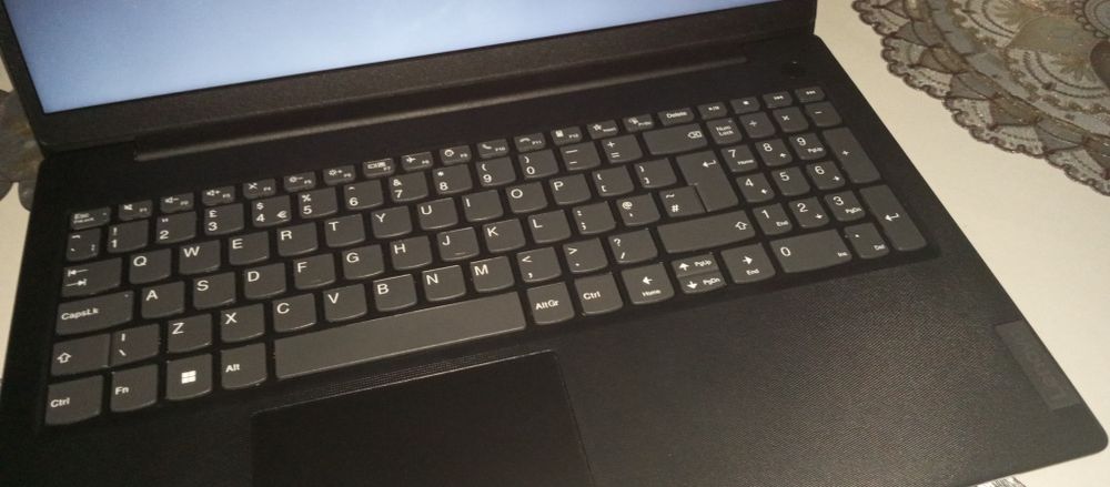 Notebook Lenovo V15 G4