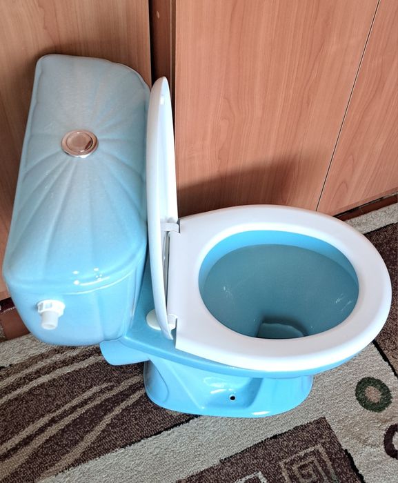 Унитазы в сборе в отличном состоянии б/у.