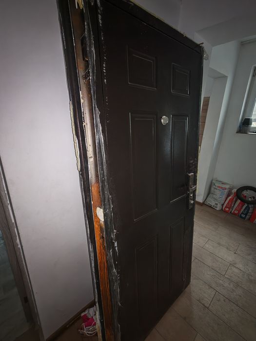 Vand ferestre termopan si uși metalice