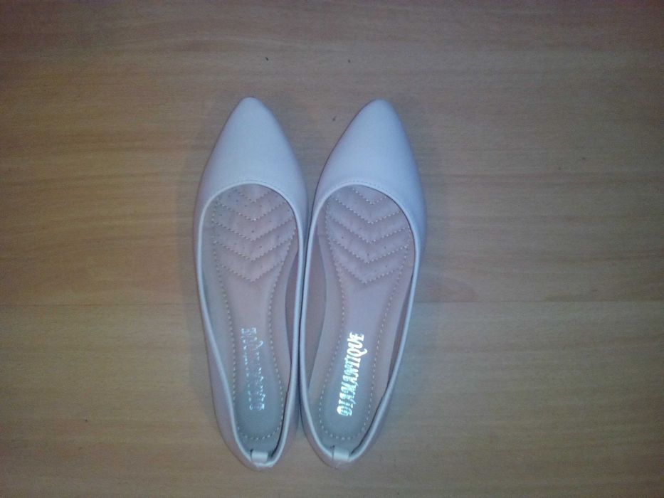 Удобни и леки светло бежови обувки от еко кожа DIAMANTIQUE, 37