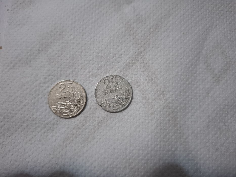 Bancnote vechi de 50.000 și 10.000 și monede