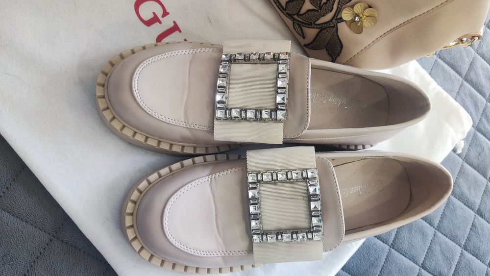 Красиви обувки с подарък чанта на Guess