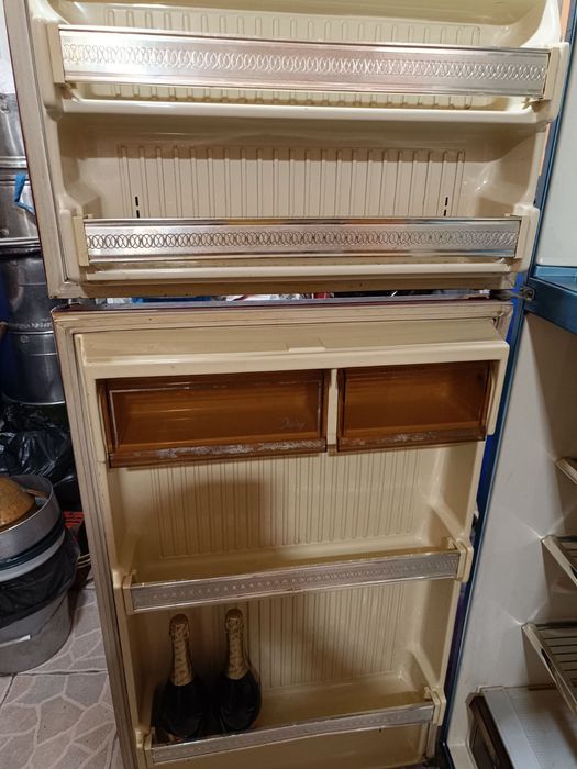 Продавам Хладилник с фризер  GIBSON