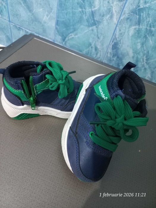 Pantofi sport  nr 22