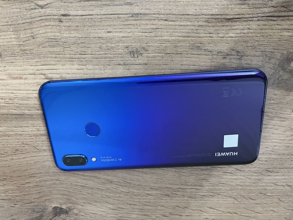 Телефон HUAWEI nova 3
