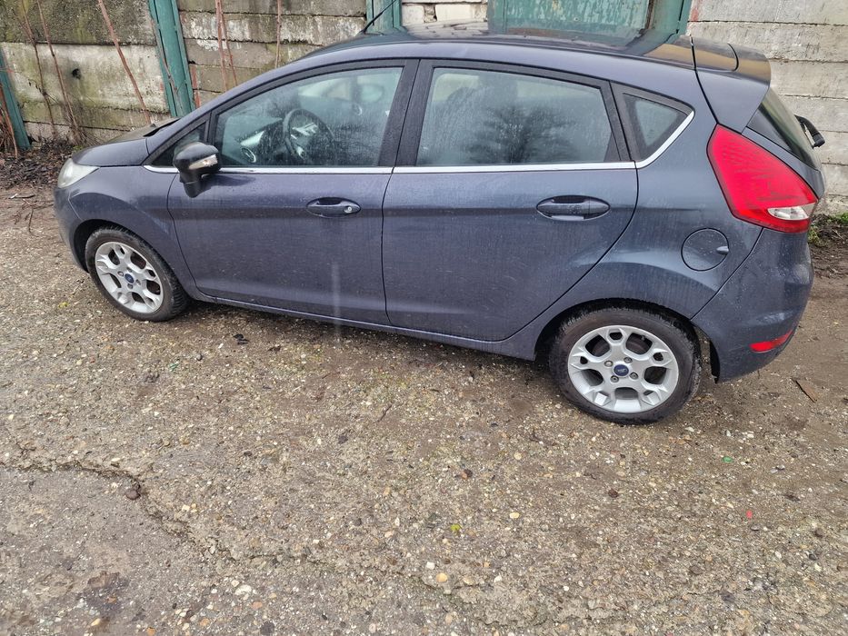 Ford fiesta (MK6 )