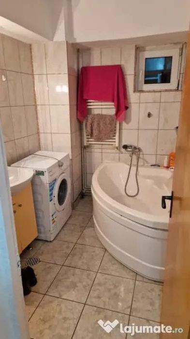 Închiriez apartament