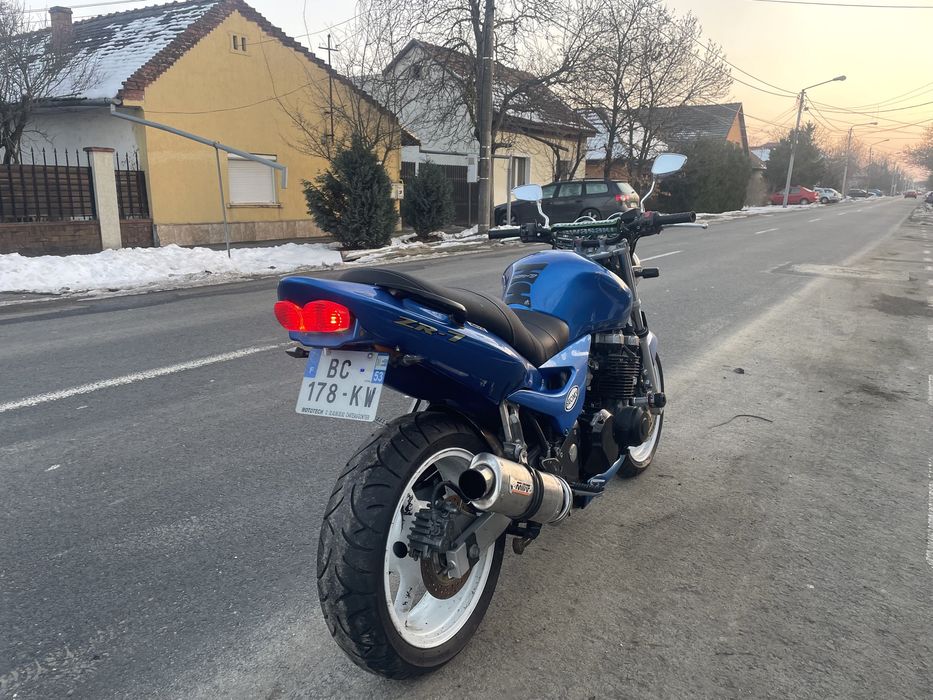 Kawasaki ZR7 • 750 Cmc • Recent Adus •