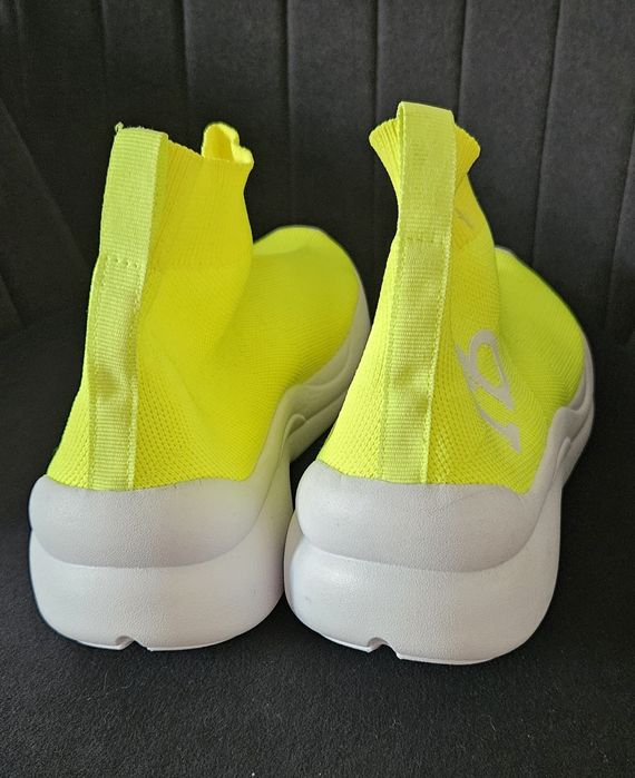 Дамски спортни обувки RB