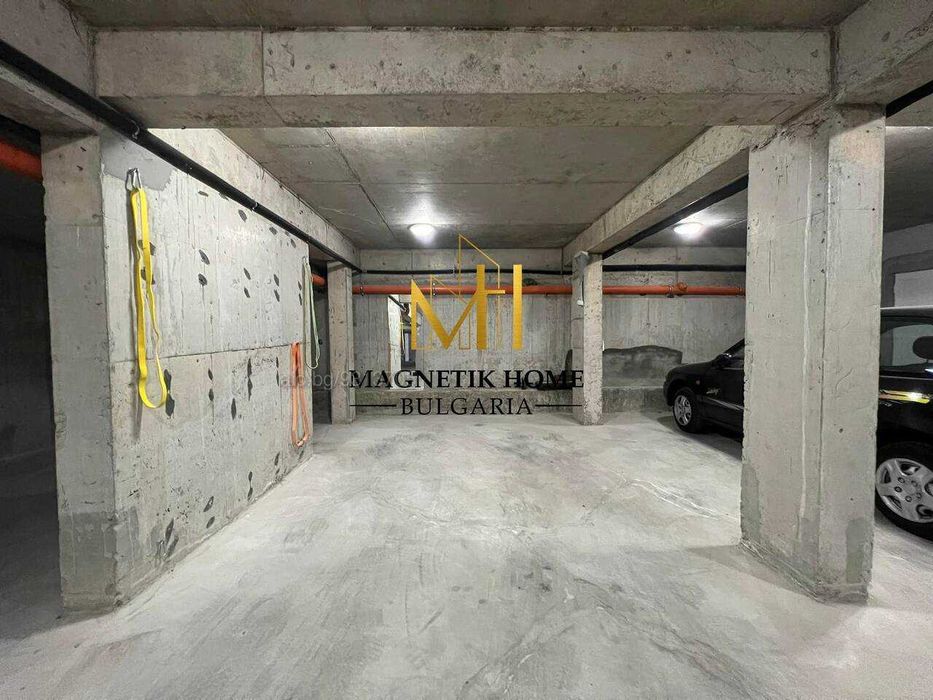Две паркоместа в подземен частен паркинг в супер център