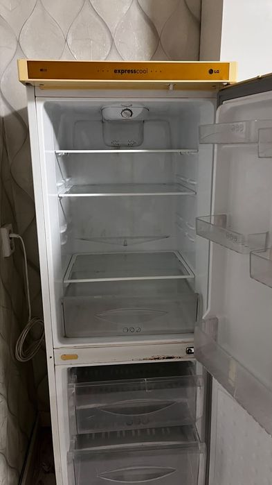 Продается холодильник б/у LG
