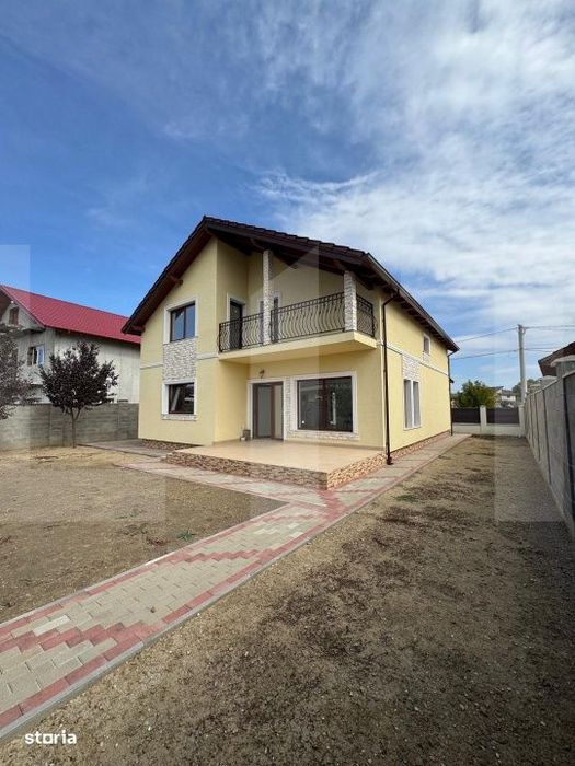 Casa Indivuala de vanzare-5 camere-4 bai-toate utilitatile.