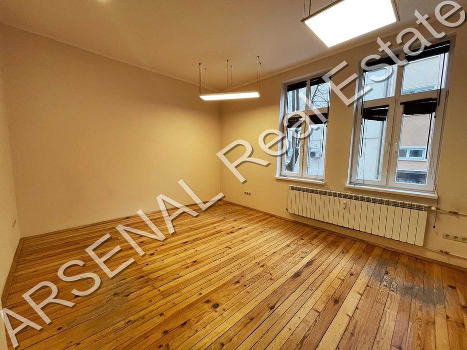 Дава се под наем Тристаен апартамент в София, Център - 120 кв.м за 1795.2 € - Снимка #4