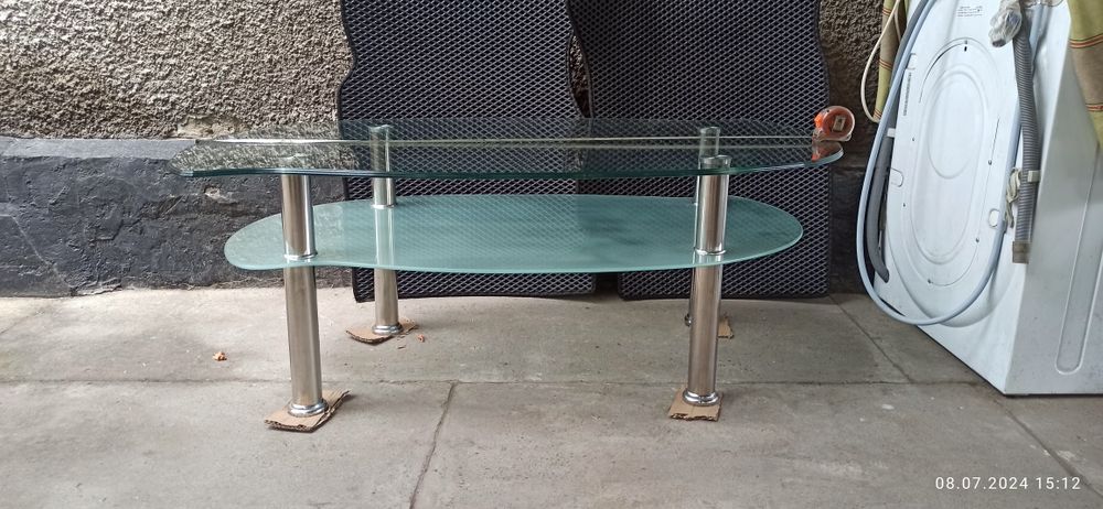Стеклянный столик