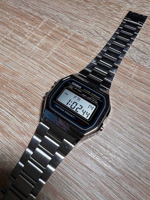 Ceas Casio Retro, digital