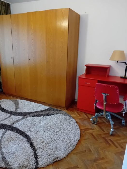 Dau în chirie apartament 3 camere