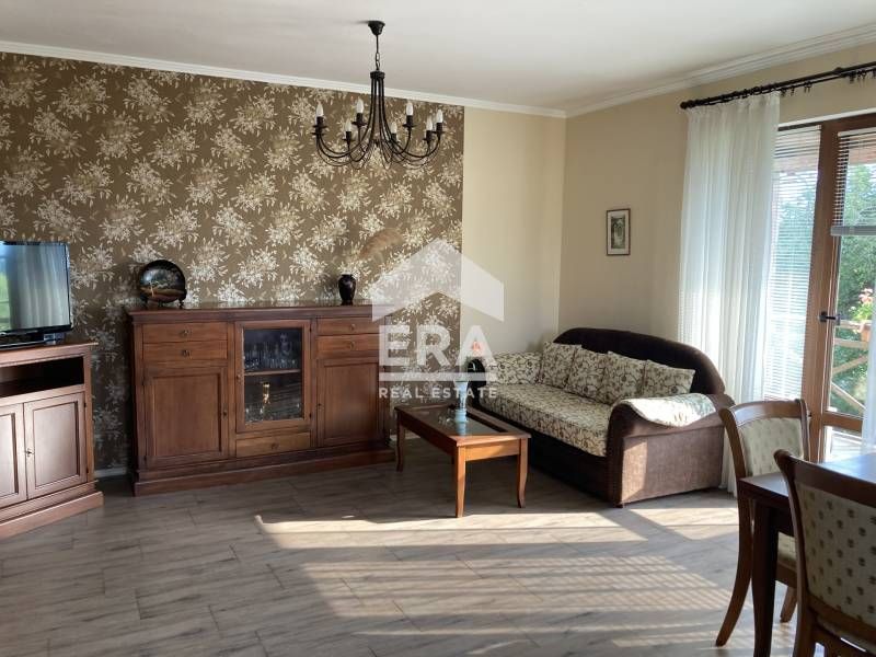 Двуетажна обзаведена къща в село Здравец област Варна