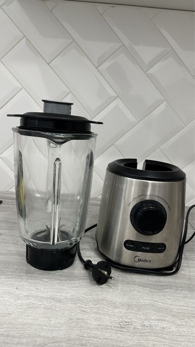 Блендр Midea