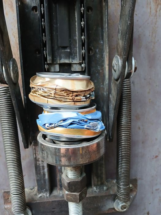 Пресс для аллюминиевых банок