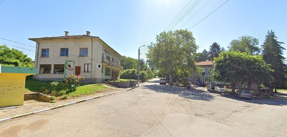 КЪЩА С ДВОР    с.Могилино