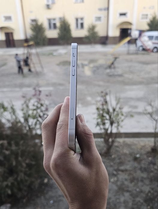 Айфон 12 сотилади