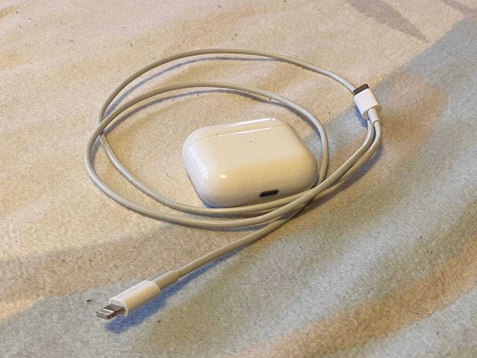 Продават се слушалки AirPods 3. Запазени са!