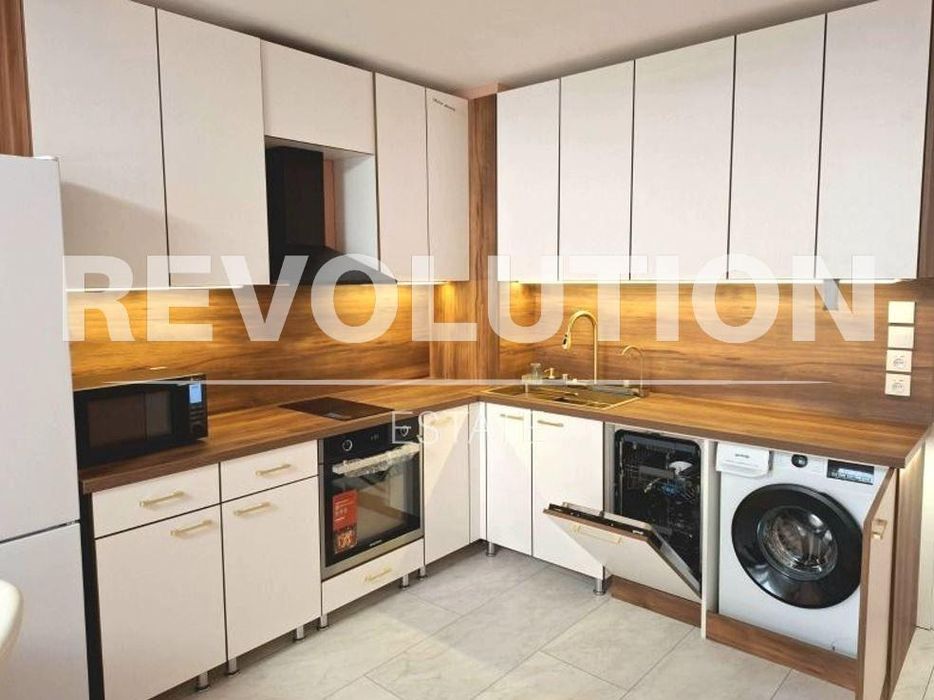 Дава се под наем Тристаен апартамент в Варна, Левски - 80 кв.м за 648.21 € - Снимка #1