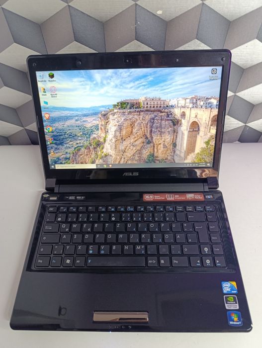 Laptop asus 13 inch perfect diagnoza auto model ul80v