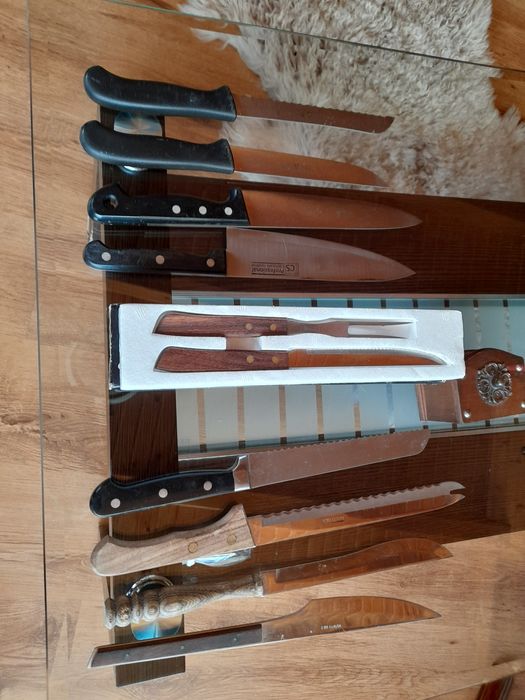 Vând cuțite pt bucătari  50. Lei buc 9 piese