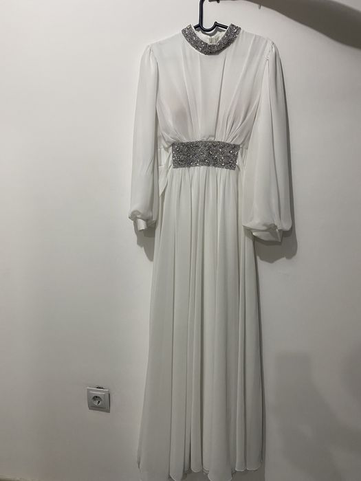 Платье белое со стразами