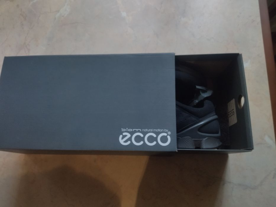 Кроссовки от ECCO