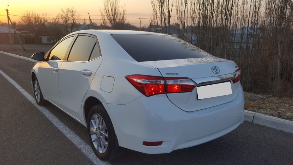 Тойота Королла 2015