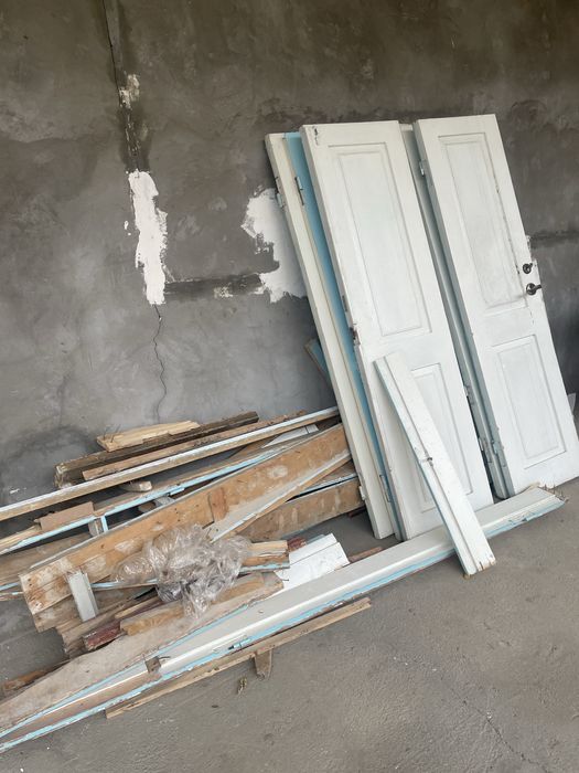 Деревянные двери старые