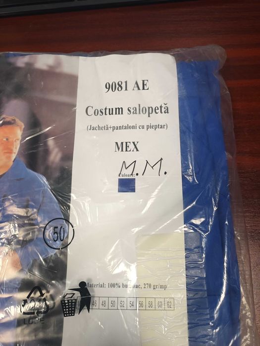 Salopetă de lucru nouă (pantalon cu pieptar și jachetă),marimea 50-60 lei