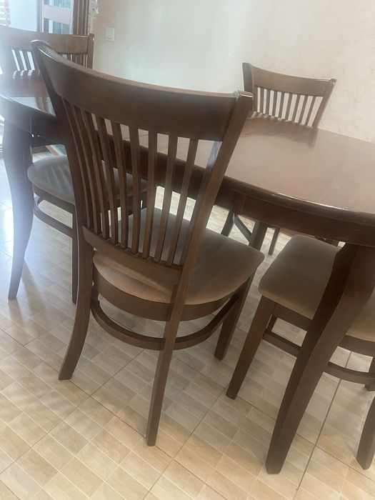 Стол со стульями